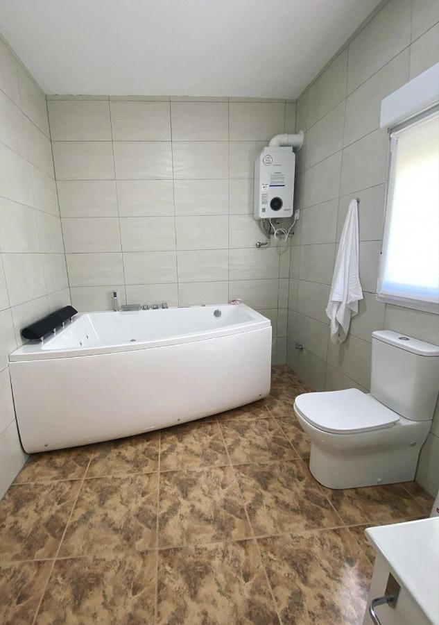 Casa Con Piscina, Villa Alarilla Fuentiduena de Tajo ภายนอก รูปภาพ